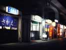 唐津駅アーケード下に並ぶ屋台は屋根付きなので天候に左右されず快適にお酒を楽しめます