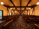 クラシカルなダイニングで味わう信州食材のフレンチフルコース。高原の夜をゆっくりとお楽しみください。