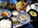 海老フライ定食 〜 当館おすすめ・ころもからこだわった、ブラックタイガーの海老フライ。