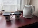 ツインのお部屋のマグカップとポット
