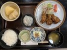 日替わり夕食:手羽元の黒胡椒焼き定食