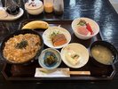 日替わり夕食:卵とじ牛丼定食