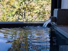 【客室露天風呂】全室に鬼怒川渓谷を間近に感じられる温泉露天風呂を完備しております。