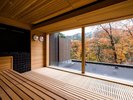 【ドライサウナ】サウナルームからも外の景色を楽しむことが出来ます。ヒーリングサウナと朝晩入替制です。