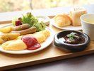 【ご朝食】発酵を取り入れた定食スタイルのメニューで選べる和朝食または洋朝食+ハーフブッフェをご用意。