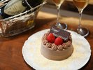 ホテルメイドチョコクリームケーキ(4号サイズ¥4,598〜)提供はご要望に応じて対応可能※3日前まで要予約