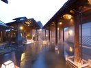 江戸情話与市温泉の原点である露天風呂を心ゆくまでご堪能いただけるよう、洗い場を設けておりません。