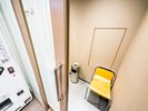 喫煙ブースは1階にございます