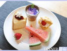 【ご夕食一例】季節の彩りを少しずつ。すいかや甘味を楽しむ涼やかなデザート盛り合わせ。