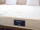 シモンズ製マットレスを全室に導入。快適な睡眠環境をご提供いたします。