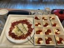 北海道産豚の生ハム、十勝産クリームチーズをご用意しております。