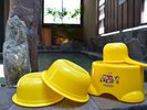お子様用の椅子や手桶も備えております。※画像はイメージです。