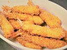 朝食では大人気のエビフライも提供中