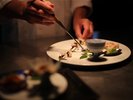 1Fレストラン【旬恵】。旬の会席から松葉蟹まで、四季折々の味覚をお届けいたします。