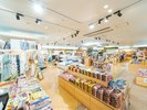 プラザ お菓子・お酒・Tシャツ・雑貨など充実したお土産をご用意。