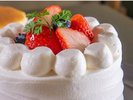 【アニバーサリー】いちごの生クリームデコレーションケーキ(有料)メッセージプレートお付けできます