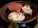 宝舟の膳「伊勢海老や鮑、ひらめの姿造り等の豪華舟盛り」一例
