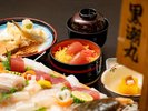 宝舟の膳「伊勢海老や鮑、ひらめの姿造り等の豪華舟盛り」一例