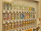 【海風・エントランス】ソフトドリンクやアルコールの自動販売機もございます