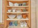 【うりずん】お部屋にはグラスや食器類も備え付けております