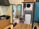 ・【ヒルズ美ら海2階】使い勝手の良い洗濯スペース。長期滞在でも安心です