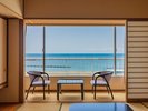 刻一刻と移ろう光と波音に包まれながら、心を解きほぐす時間をお過ごしください。