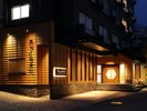 玄関入口(夜)