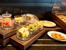2026年4月2日より朝食ブッフェをリニューアル!フルーツだけでなくチーズケーキやフィナンシェも楽しめる