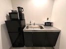 キッチン<トースター・電子レンジ・電気ケトル・冷蔵庫>(トリプルルーム)