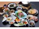 季節の会席【鮑の磯焼き】、17:30から19:00スタートでご用意できます