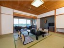 【和室(30平米)17.5畳・5階-8階】眺望海/バストイレ付(ウォシュレット)/空気清浄機/空冷蔵庫/TV付