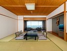 【和室(30平米)17.5畳・5階-8階】眺望海/バストイレ付(ウォシュレット)/空気清浄機/空冷蔵庫/TV付