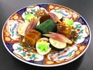 ◆26夏【6〜8月卓袱 孔雀】豚の角煮と旬野菜の炊合せ