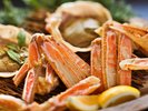 《松葉蟹会席》焼蟹:甲羅焼きの蟹みそも濃厚の逸品に