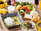 ■無料朝食サービスその@ スリランカカレーを中心とした朝食。(店内でお召し上がり)