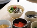 ■無料朝食サービスその@ 店内でお召し上がりの出汁茶漬けは「出汁」に拘りました。