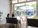 ■Cafe Lounge 宿泊者無料ラウンジはソファー席でゆっくりとティータイムを。ご友人との会話も弾みます。
