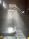 【かぐめいしの湯】朝日が差し込むこの時間が神秘的