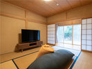 【E-15】和室にはyogiboと55インチの大型スマートテレビ完備!