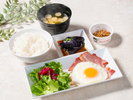 【朝食 ベーコンエッグ和定食】朝食は和食と洋食からお選びいただけます