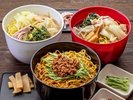 お好きな麺類を自由に選べる広島麺コーナー