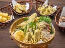 穴子やコイワシ、地元野菜を使用した天婦羅(日替わり)