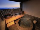 【大浴場】伊豆山の高台に建つ当館の露天風呂をご堪能ください