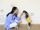 【フォトスポット】壁のイラストと一緒に写真を撮れる