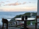 全室オーシャンビュー。相模湾を見渡せる大きな窓。(スーペリアルーム)