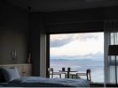 全室オーシャンビュー。相模湾を見渡せる大きな窓。(スーペリアルーム)