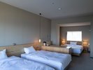 全室オーシャンビュー。相模湾を見渡せる大きな窓。(スーペリアルーム)