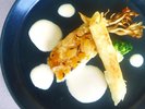 真鶴産白身魚と地元柑橘と木の実のプラリネ仕立て(秋の一例)