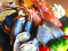 地元魚介のアヒージョ(秋の一例)