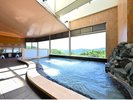目の前に広がるのは雄大な山々の絶景。